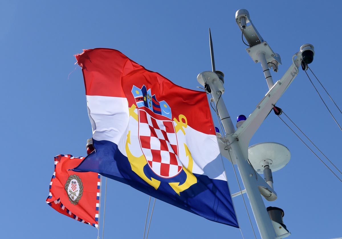 https://www.morh.hr/wp-content/gallery/dan-uvazenih-gostiju-akcije-pronalazenja-americkih-pilota-na-visu/vis_08072017_02.jpg