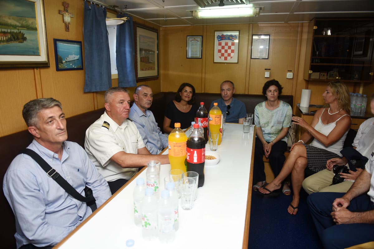 https://www.morh.hr/wp-content/gallery/dan-uvazenih-gostiju-akcije-pronalazenja-americkih-pilota-na-visu/vis_08072017_08.jpg