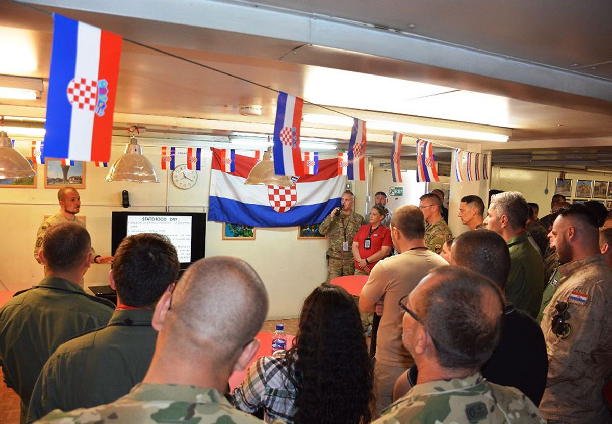 https://www.morh.hr/wp-content/gallery/deseti-hrvcon-obiljezio-dan-drzavnosti-u-misiji-rs-u-afganistanu/dan_drzavnosti_28062019_11.jpg