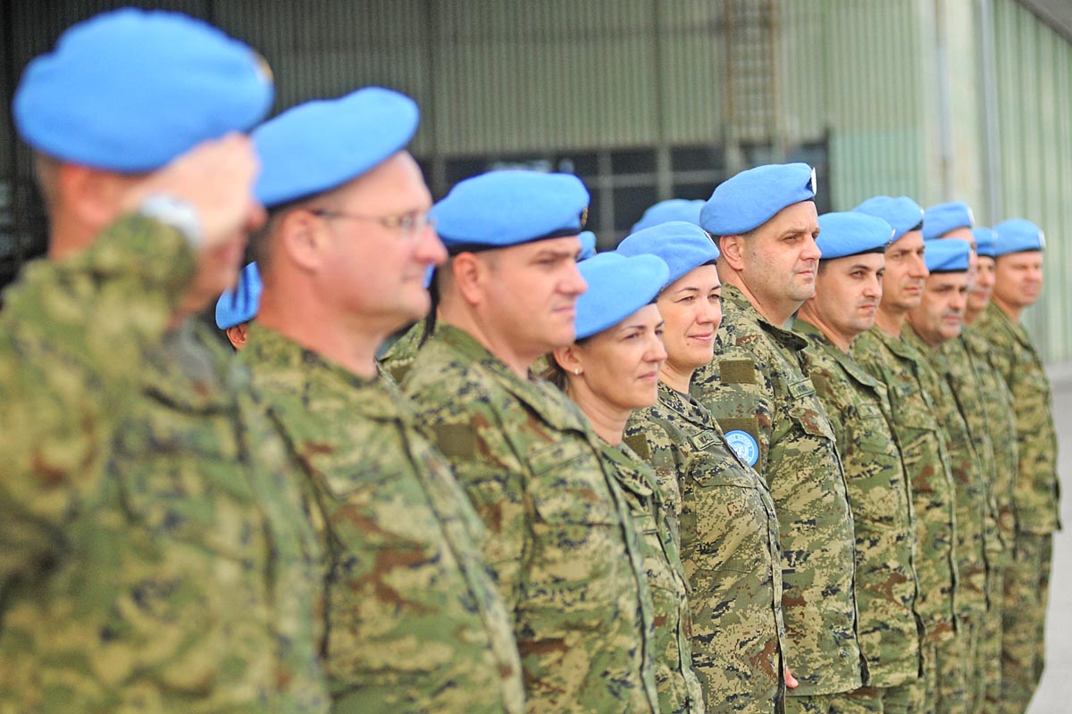 https://www.morh.hr/wp-content/gallery/deveti-hrvatski-kontingent-u-misiji-undof-na-golanskoj-visoravni/undof_ispracaj_29052012_5.jpg
