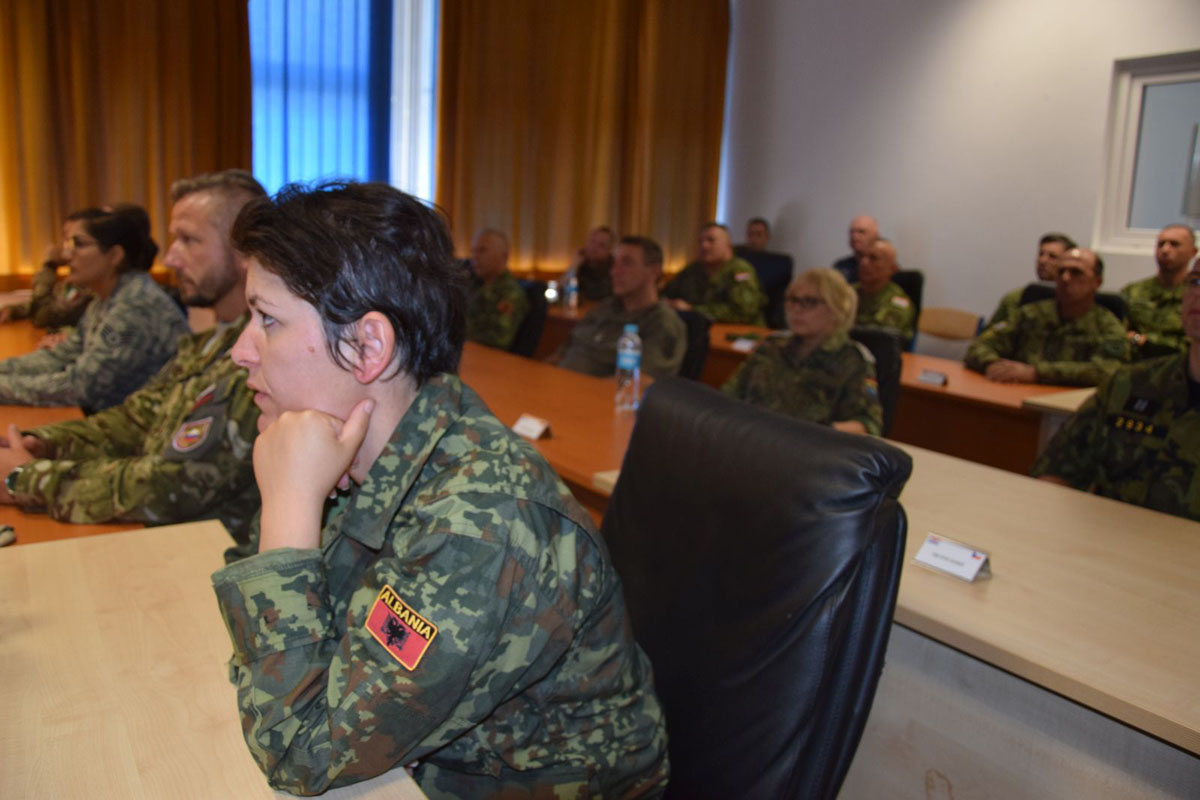 https://www.morh.hr/wp-content/gallery/docasnici-nato-zemalja-posjetili-zrakoplovnu-bazu-zemunik/zemunik_05092017_3.jpg