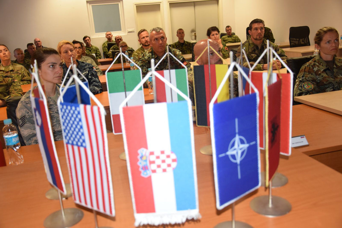https://www.morh.hr/wp-content/gallery/docasnici-nato-zemalja-posjetili-zrakoplovnu-bazu-zemunik/zemunik_05092017_6.jpg