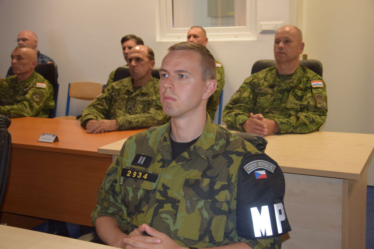 https://www.morh.hr/wp-content/gallery/docasnici-nato-zemalja-posjetili-zrakoplovnu-bazu-zemunik/zemunik_05092017_8.jpg