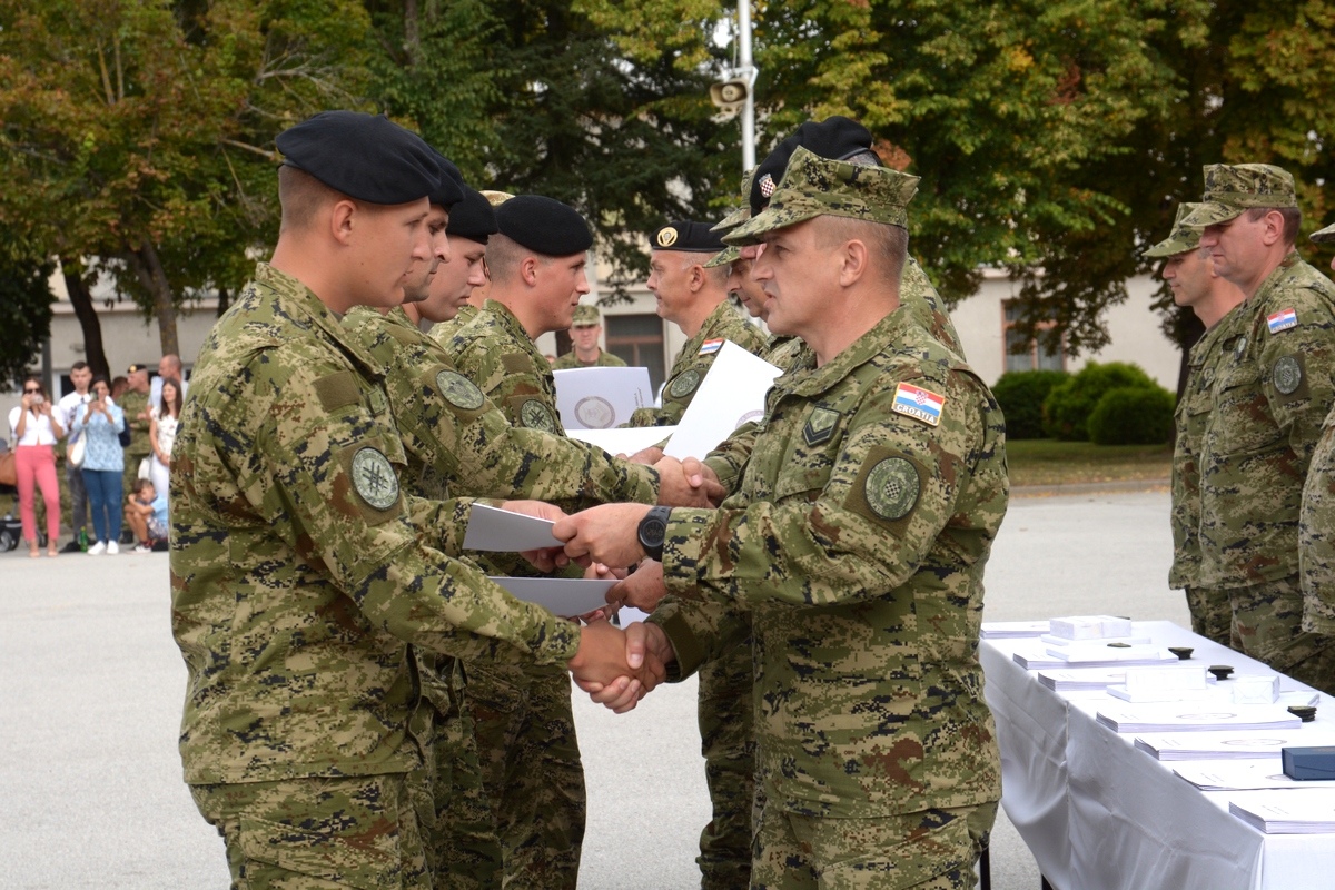 https://www.morh.hr/wp-content/gallery/dodjela-cinova-polaznicima-16-narastaja-izobrazbe-za-razvoj-voda/izobrazba_za_razvoj_vodja_060919_08.jpg