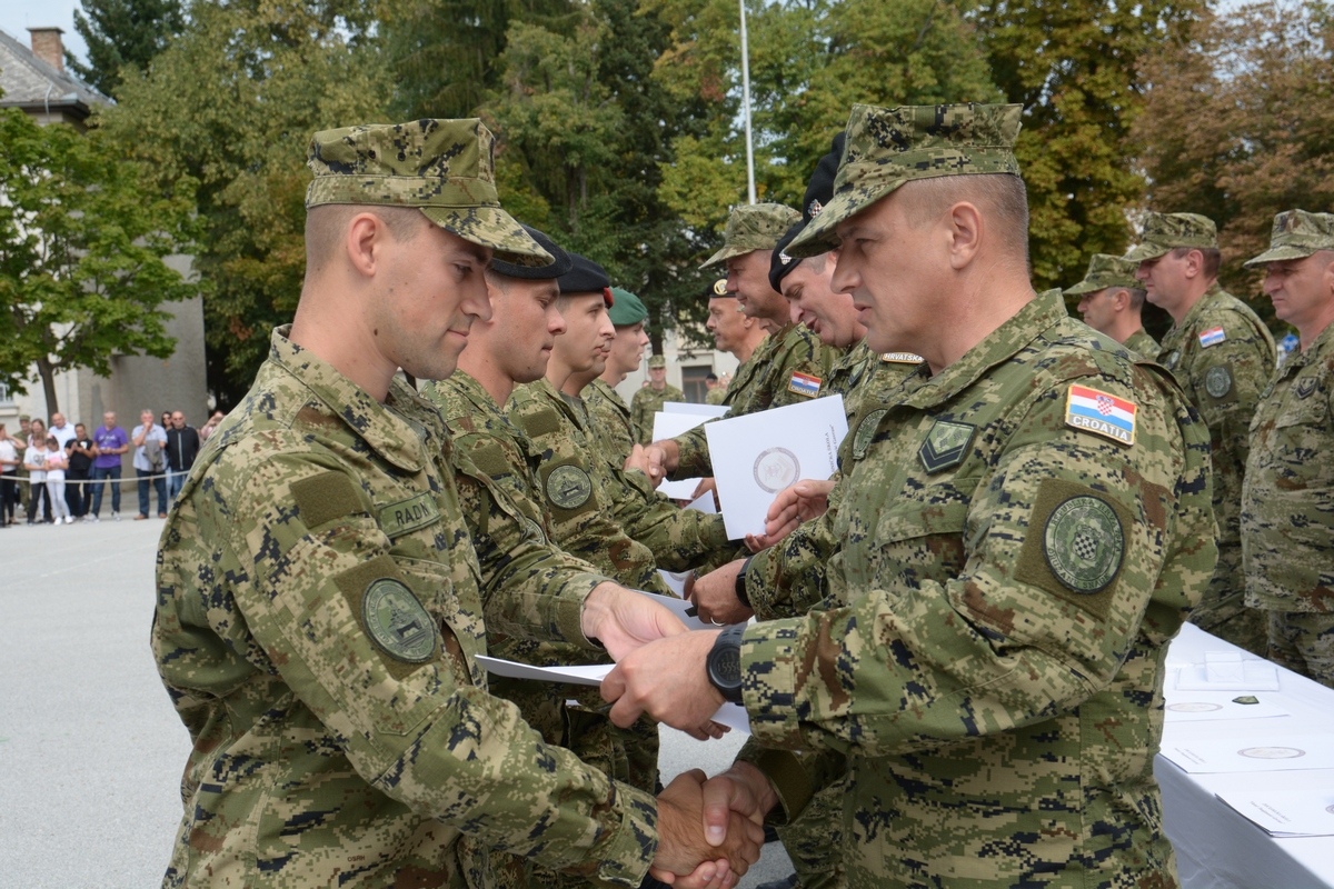 https://www.morh.hr/wp-content/gallery/dodjela-cinova-polaznicima-16-narastaja-izobrazbe-za-razvoj-voda/izobrazba_za_razvoj_vodja_060919_11.jpg
