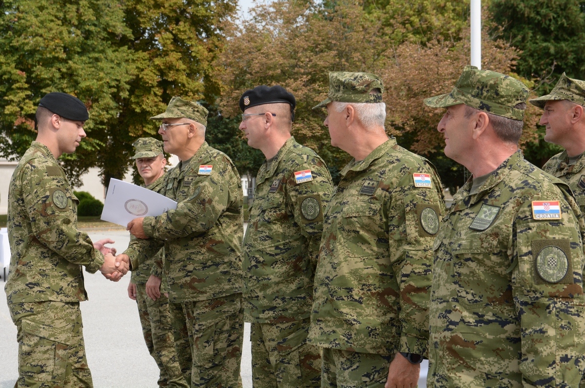 https://www.morh.hr/wp-content/gallery/dodjela-cinova-polaznicima-16-narastaja-izobrazbe-za-razvoj-voda/izobrazba_za_razvoj_vodja_060919_13.jpg