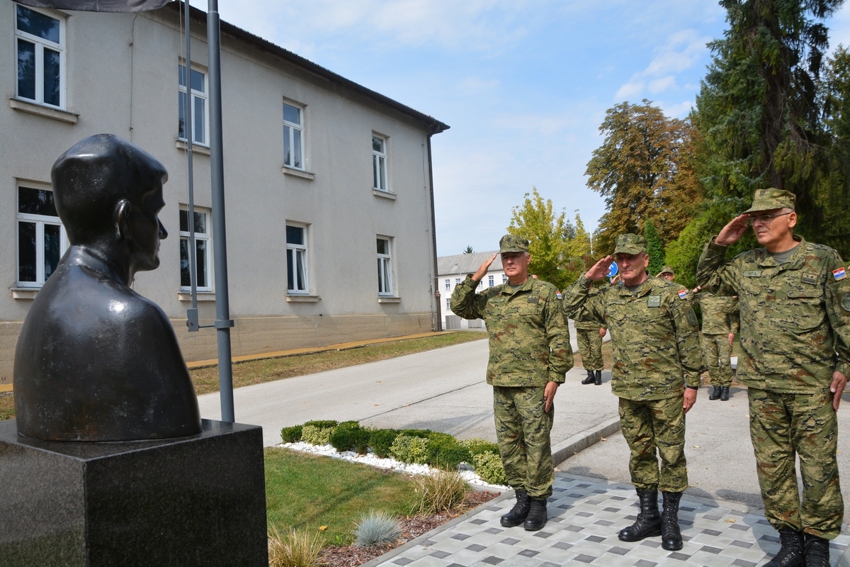 https://www.morh.hr/wp-content/gallery/dodjela-cinova-polaznicima-16-narastaja-izobrazbe-za-razvoj-voda/izobrazba_za_razvoj_vodja_060919_22.jpg