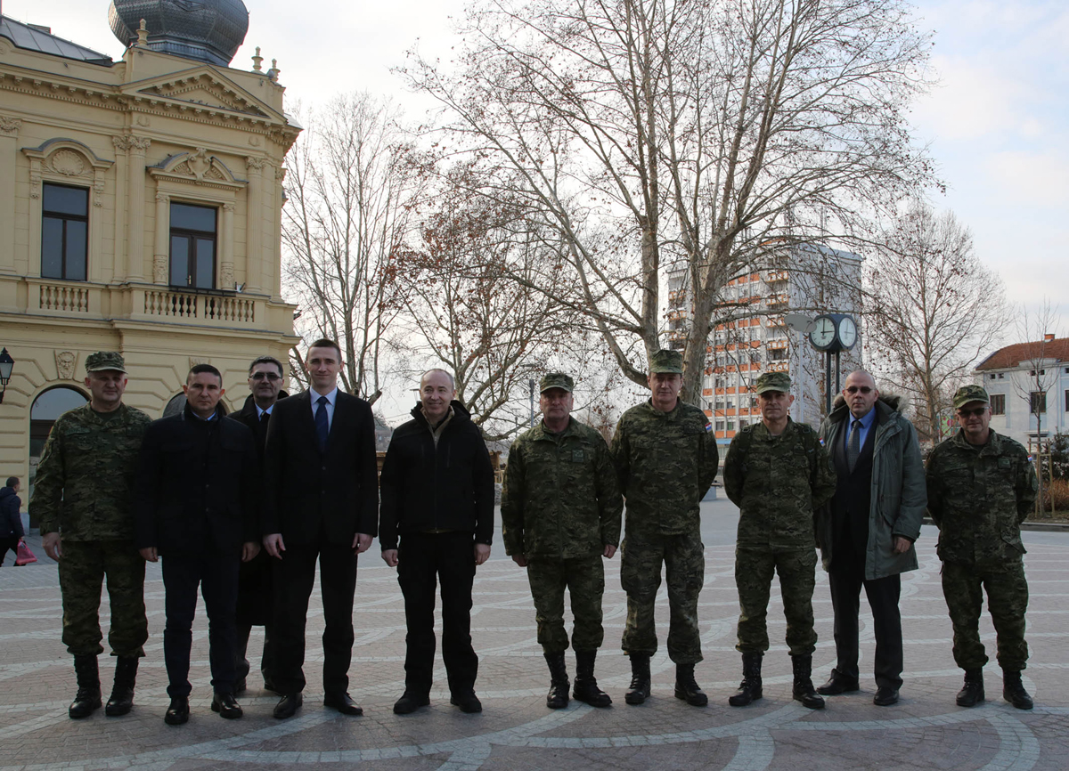 https://www.morh.hr/wp-content/gallery/dodjela-generalskih-cinova-u-vukovaru/vukovar_10022017_01.jpg