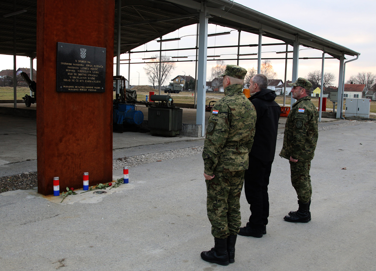 https://www.morh.hr/wp-content/gallery/dodjela-generalskih-cinova-u-vukovaru/vukovar_10022017_09.jpg