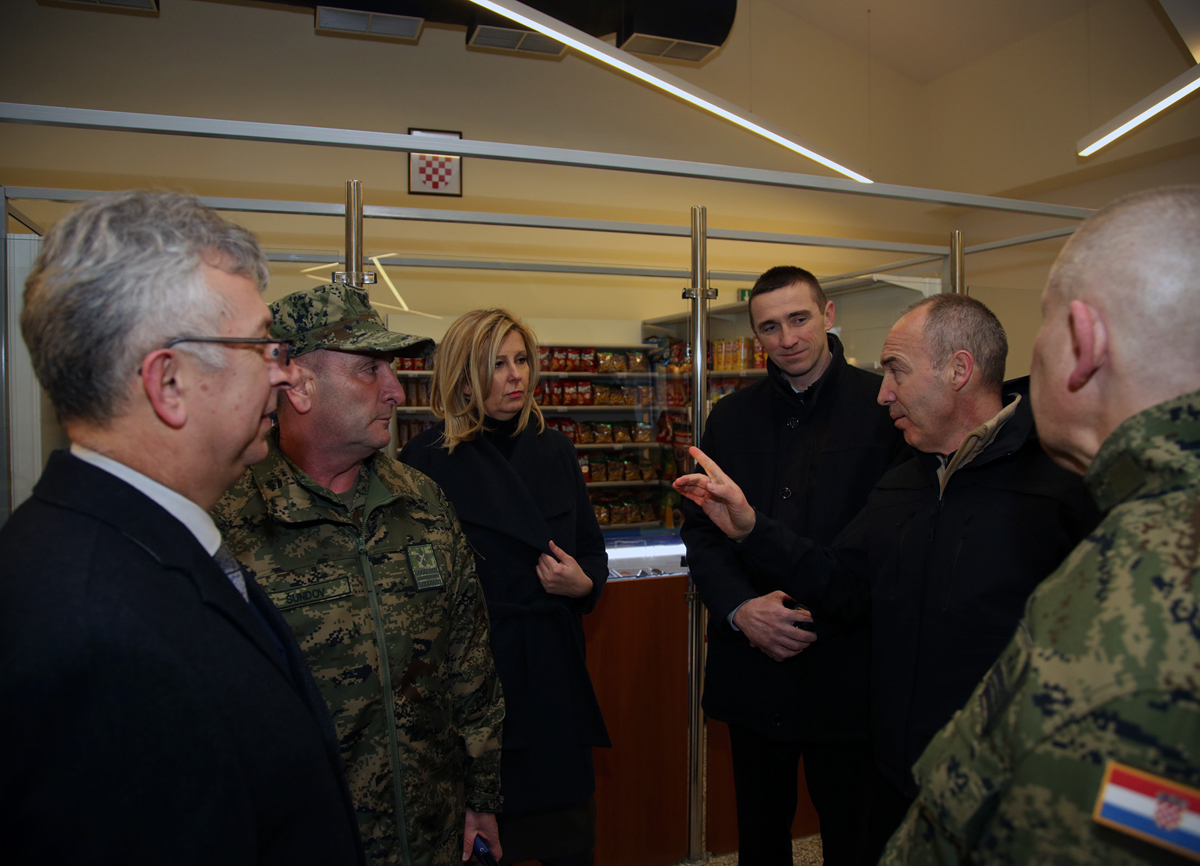https://www.morh.hr/wp-content/gallery/dodjela-generalskih-cinova-u-vukovaru/vukovar_10022017_11.jpg