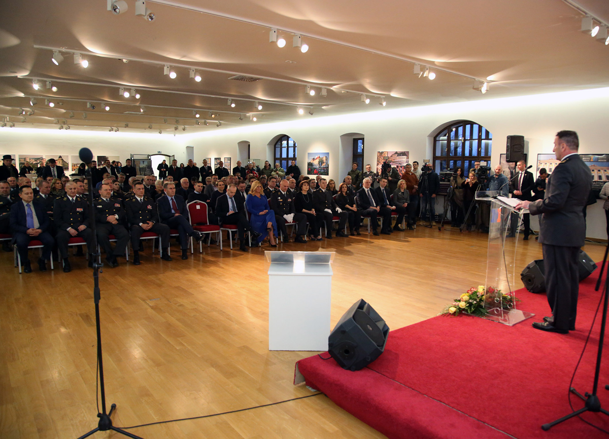 https://www.morh.hr/wp-content/gallery/dodjela-generalskih-cinova-u-vukovaru/vukovar_10022017_15.jpg