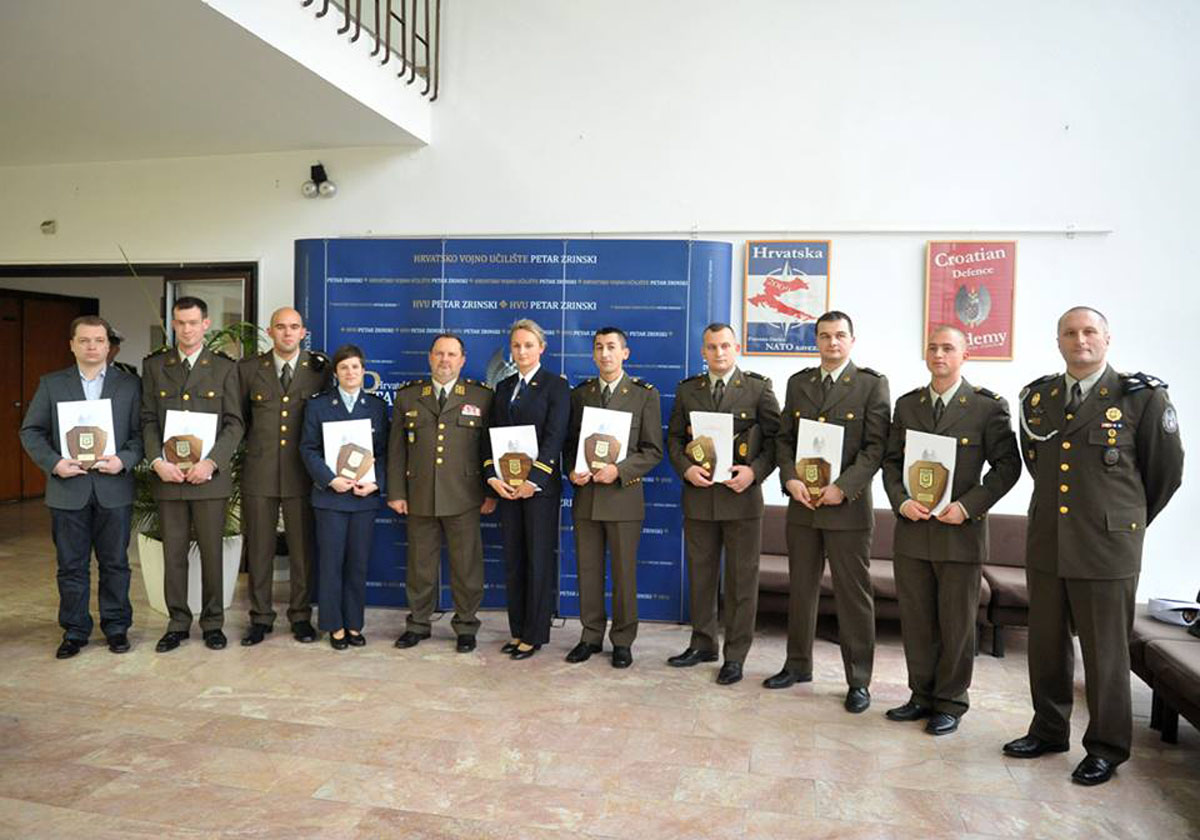 https://www.morh.hr/wp-content/gallery/dodjela-priznanja-najboljim-kadetima-os-rh/pohvale-16122015_14.jpg