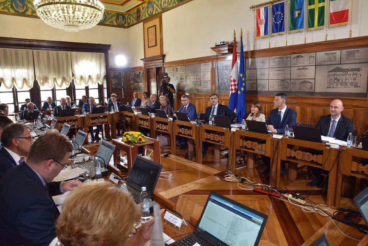 https://www.morh.hr/wp-content/gallery/donesena-odluka-o-povratku-hrvatske-vojske-u-pulu/pula_13092018_v.jpg