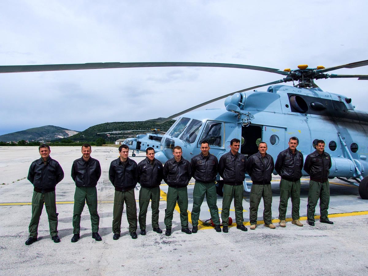 https://www.morh.hr/wp-content/gallery/dva-helikoptera-hrz-i-pzo-poletjeli-u-bih/heli_16052014_1.jpg