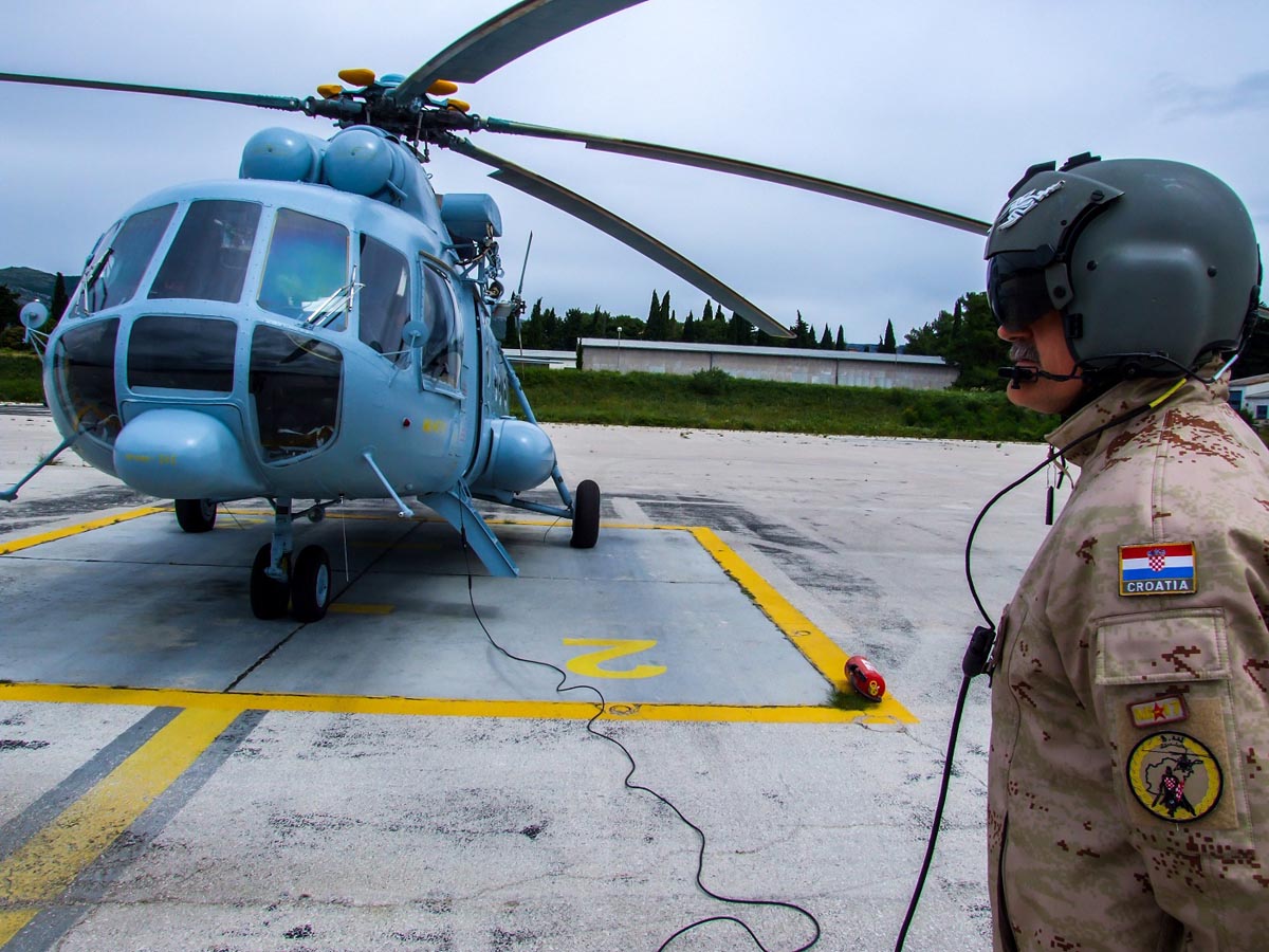 https://www.morh.hr/wp-content/gallery/dva-helikoptera-hrz-i-pzo-poletjeli-u-bih/heli_16052014_4.jpg