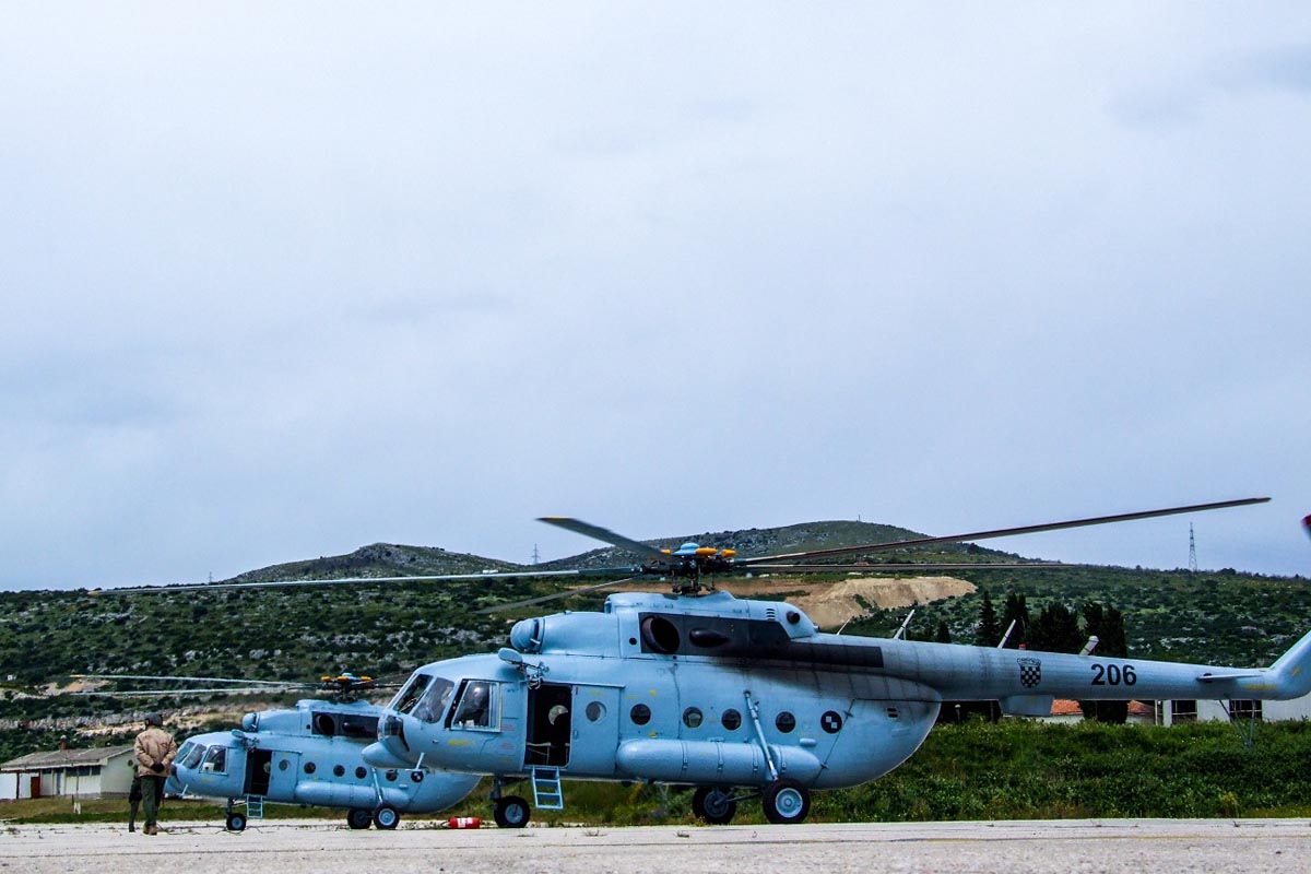 https://www.morh.hr/wp-content/gallery/dva-helikoptera-hrz-i-pzo-poletjeli-u-bih/heli_16052014_5.jpg
