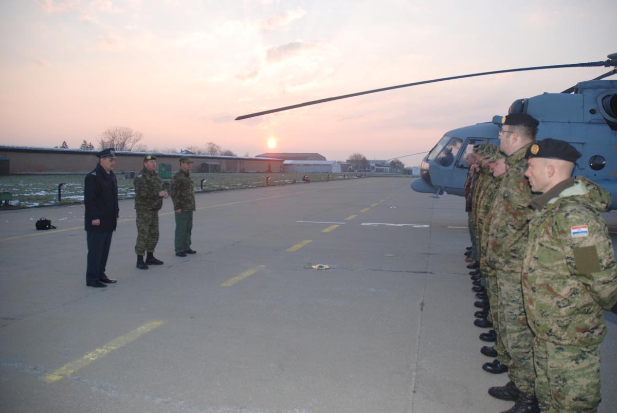 https://www.morh.hr/wp-content/gallery/dvanaesti-hrvatski-kontingent-u-misiji-kfor/kfor_odlazak_16032013_2.jpg