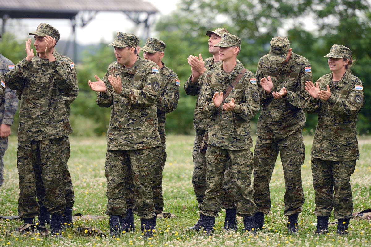 https://www.morh.hr/wp-content/gallery/dvanaesti-narastaj-rocnika-zavrsio-temeljnu-vojnu-obuku/rocnici_16052014_05.jpg