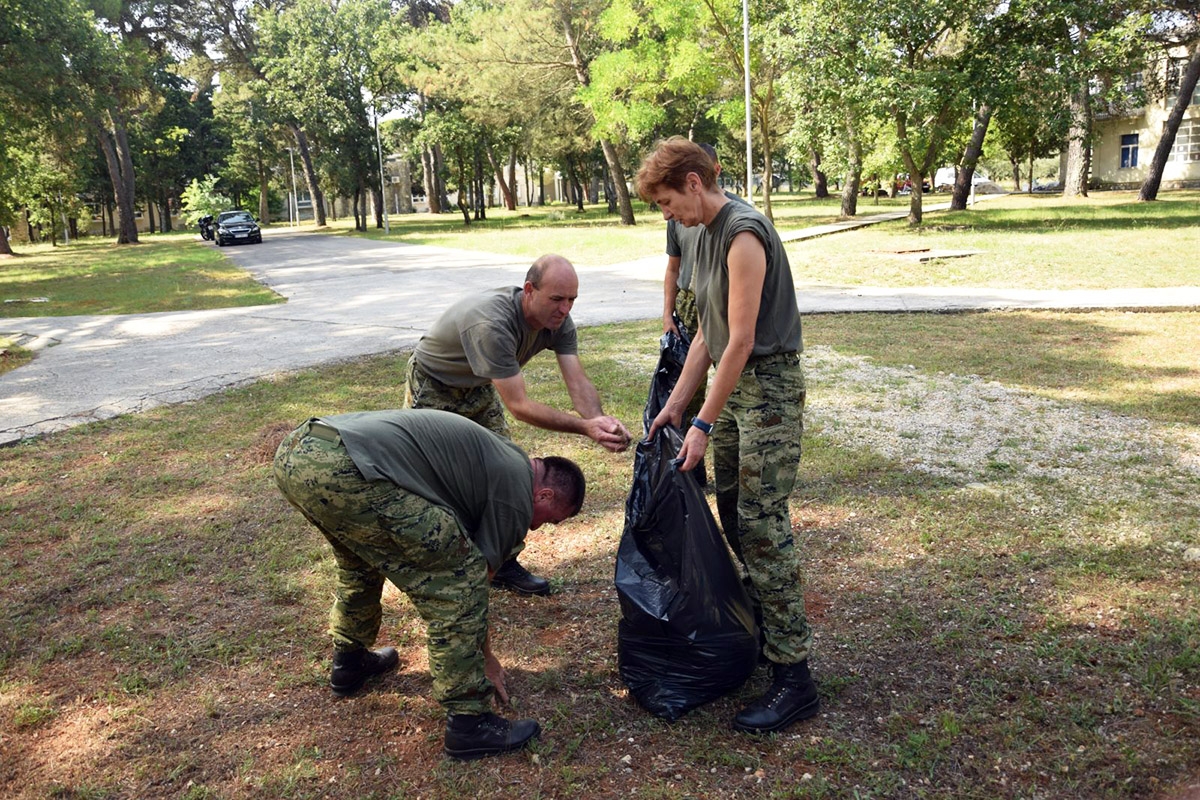 https://www.morh.hr/wp-content/gallery/eko-dan-u-vojarni-pukovnik-mirko-vukusic-u-zemuniku/eko_dan_vojarna_u_zemuniku_03072018_06.jpg