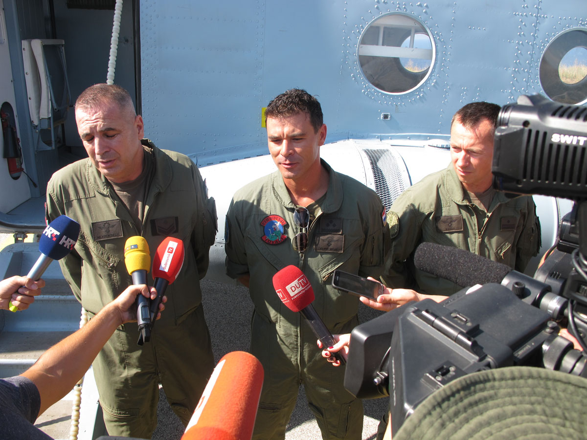 https://www.morh.hr/wp-content/gallery/eskadrila-transportnih-helikoptera-primila-priznanje-duzs/hrz_25082015_5.jpg