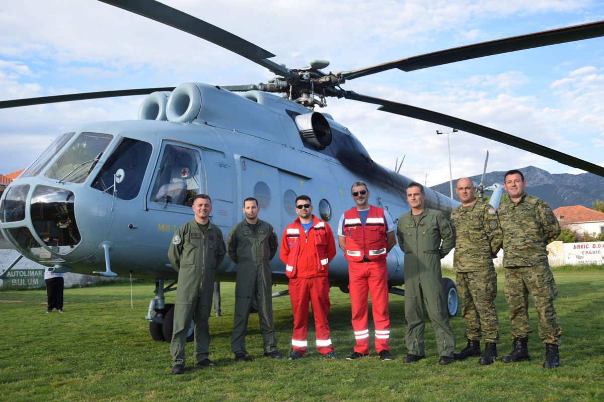 https://www.morh.hr/wp-content/gallery/eskadrili-transportnih-helikoptera-priznanje-opcine-orebic/eth_1052017_07.jpg