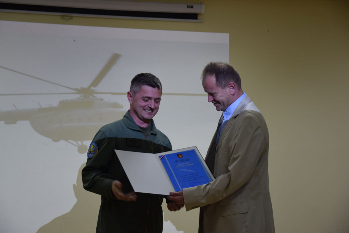 https://www.morh.hr/wp-content/gallery/eskadrili-transportnih-helikoptera-priznanje-opcine-orebic/eth_1052017_08.jpg