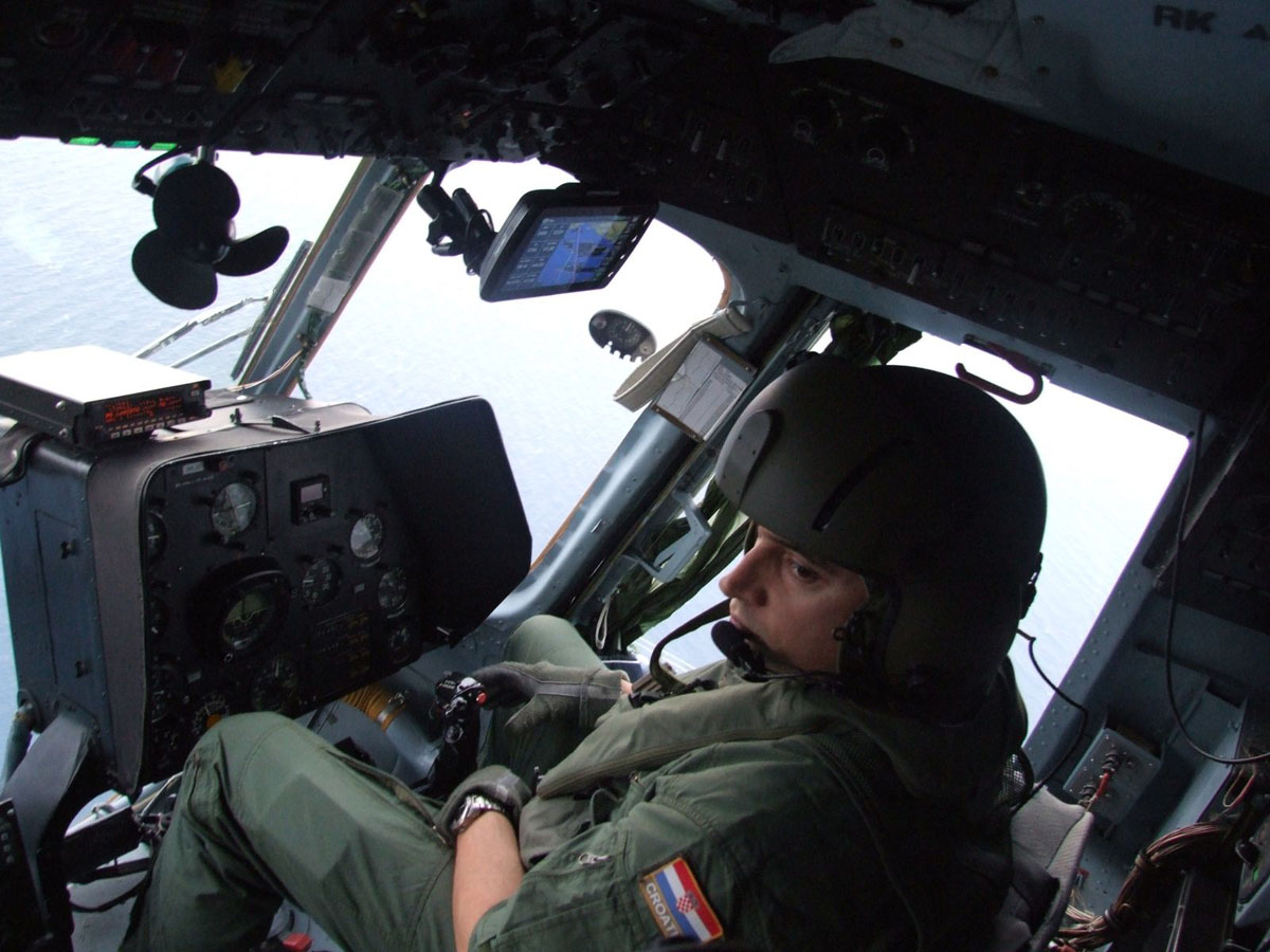 https://www.morh.hr/wp-content/gallery/eskadrili-transportnih-helikoptera-urucena-nagrada-opcine-smokvica/smokvica_02022017_2.jpg