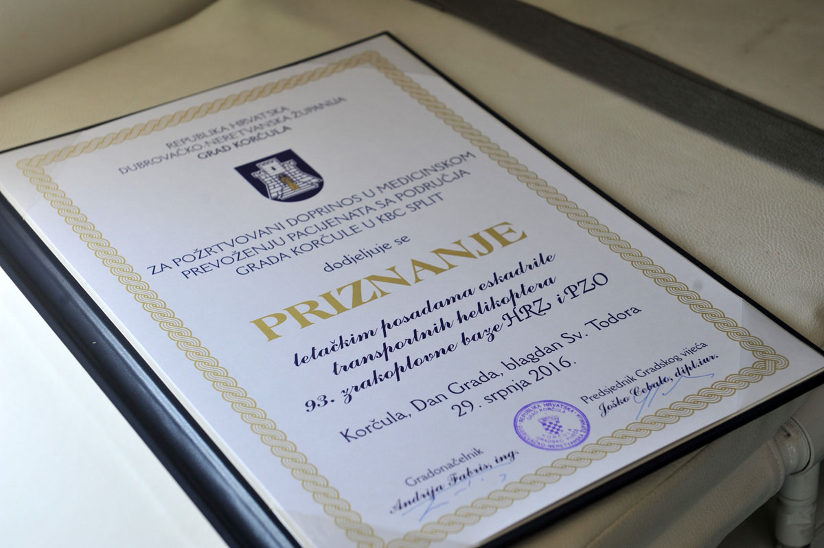 https://www.morh.hr/wp-content/gallery/eskadrili-transpotnih-helikoptera-uruceno-priznanje-grada-korcule/korcula_27072016_15.jpg