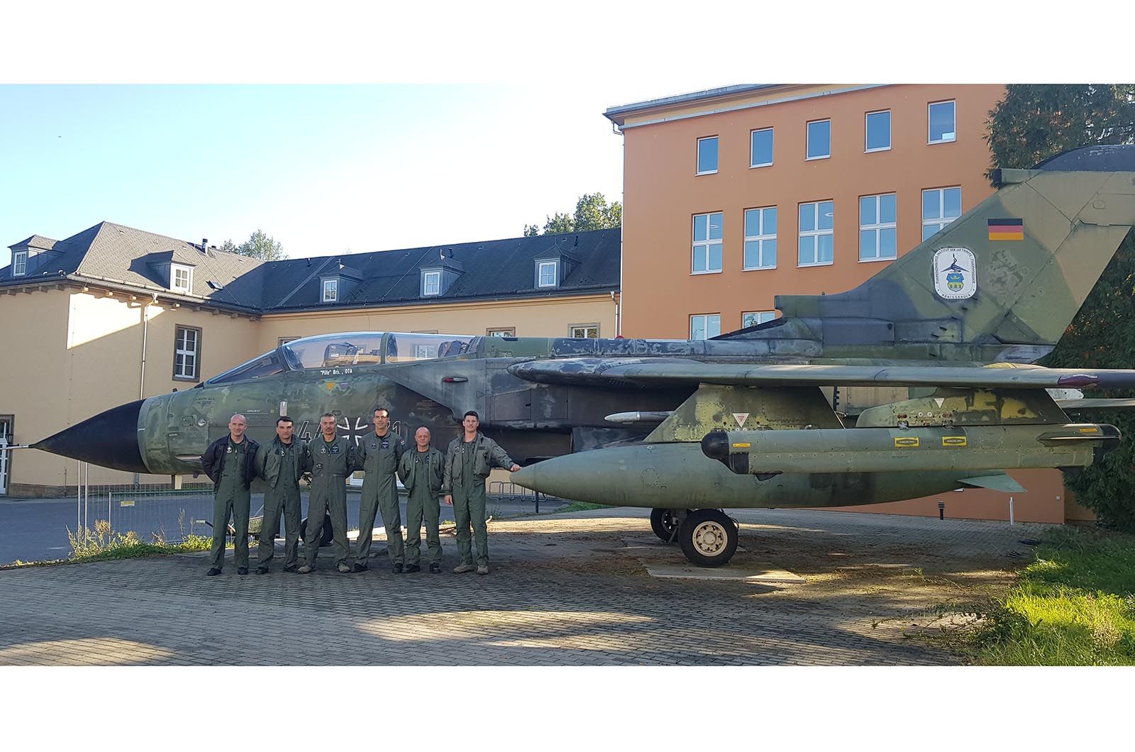 https://www.morh.hr/wp-content/gallery/fizioloski-trening-i-obuka-za-borbene-pilote-hrz-a-u-njemackoj/pilotski_fizioloski_trening_i_obuka_190719_01.jpg