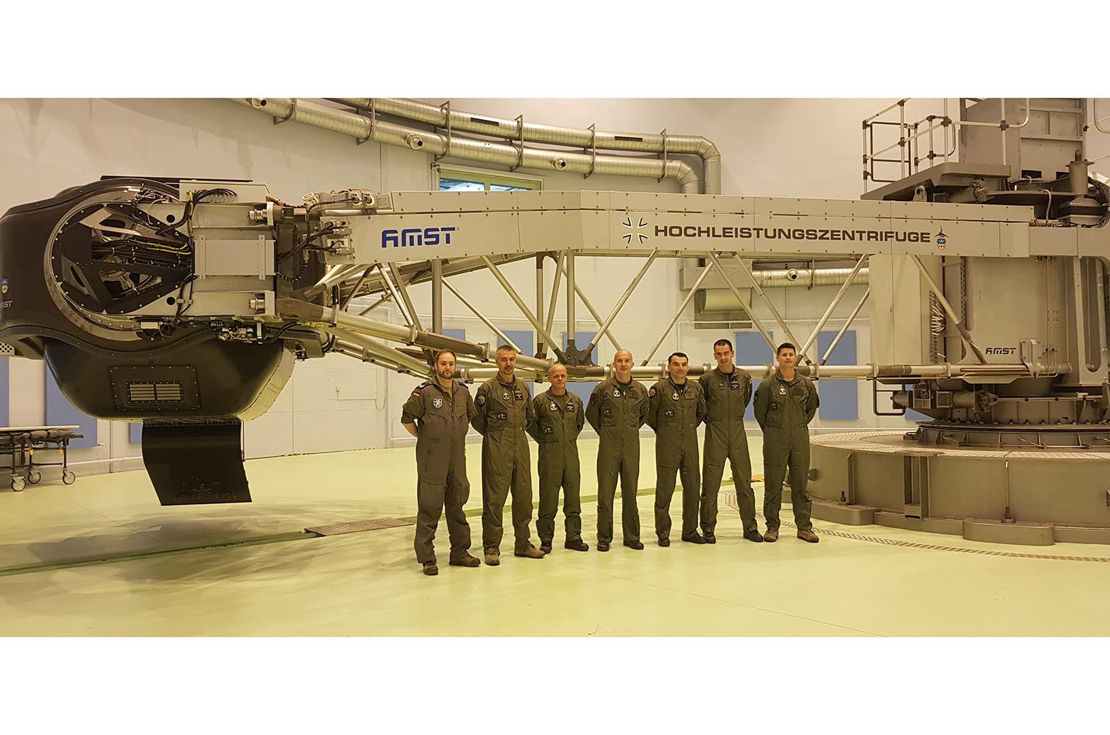 https://www.morh.hr/wp-content/gallery/fizioloski-trening-i-obuka-za-borbene-pilote-hrz-a-u-njemackoj/pilotski_fizioloski_trening_i_obuka_190719_02.jpg