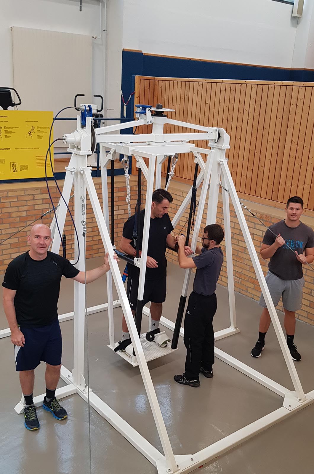https://www.morh.hr/wp-content/gallery/fizioloski-trening-i-obuka-za-borbene-pilote-hrz-a-u-njemackoj/pilotski_fizioloski_trening_i_obuka_190719_06.jpg