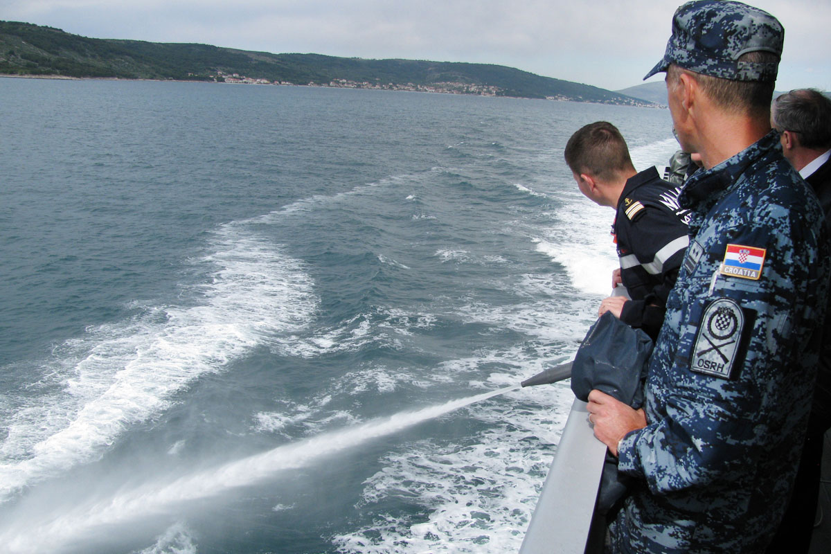 https://www.morh.hr/wp-content/gallery/francuski-brod-l-adroit-u-posjetu-hrm-u-17052012/brod_17052012_02.jpg