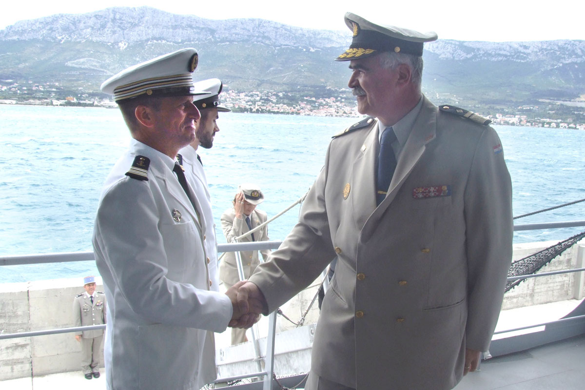 https://www.morh.hr/wp-content/gallery/francuski-brod-l-adroit-u-posjetu-hrm-u-17052012/brod_17052012_14.jpg