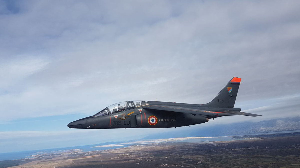 https://www.morh.hr/wp-content/gallery/francuski-vojni-avioni-gostovali-u-bazi-zemunik/piloti_03022017_19.jpg