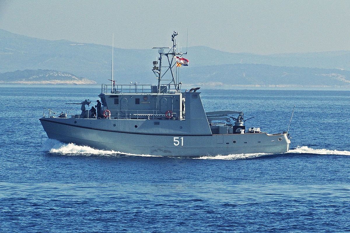 https://www.morh.hr/wp-content/gallery/gadanje-brodskim-topnistvom-i-prijenosnim-raketnim-sustavom-strela-2m-s-broda/mks_22102019_178.jpg