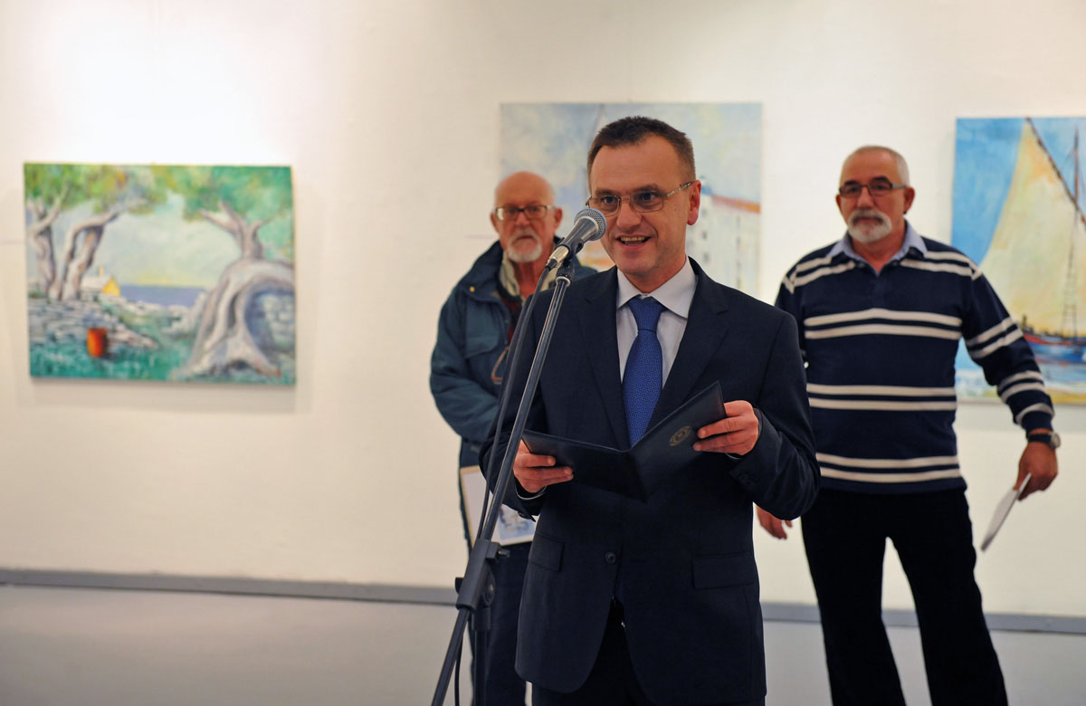 https://www.morh.hr/wp-content/gallery/galerija-zvonimir-22122011/galerija_22122011_12.jpg
