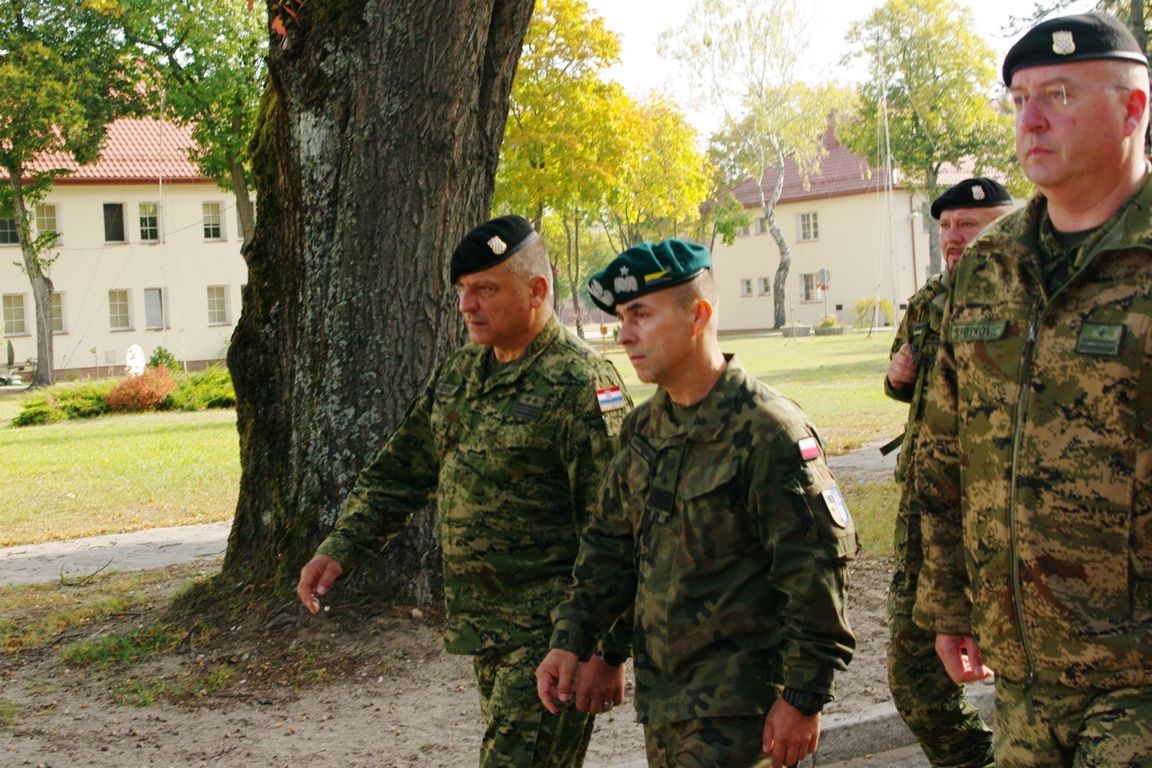 https://www.morh.hr/wp-content/gallery/general-jurkovic-posjetio-4-hrvcon-efp-u-republici-poljskoj/4_hrvcon_general_jurkovic_190719_06.jpg