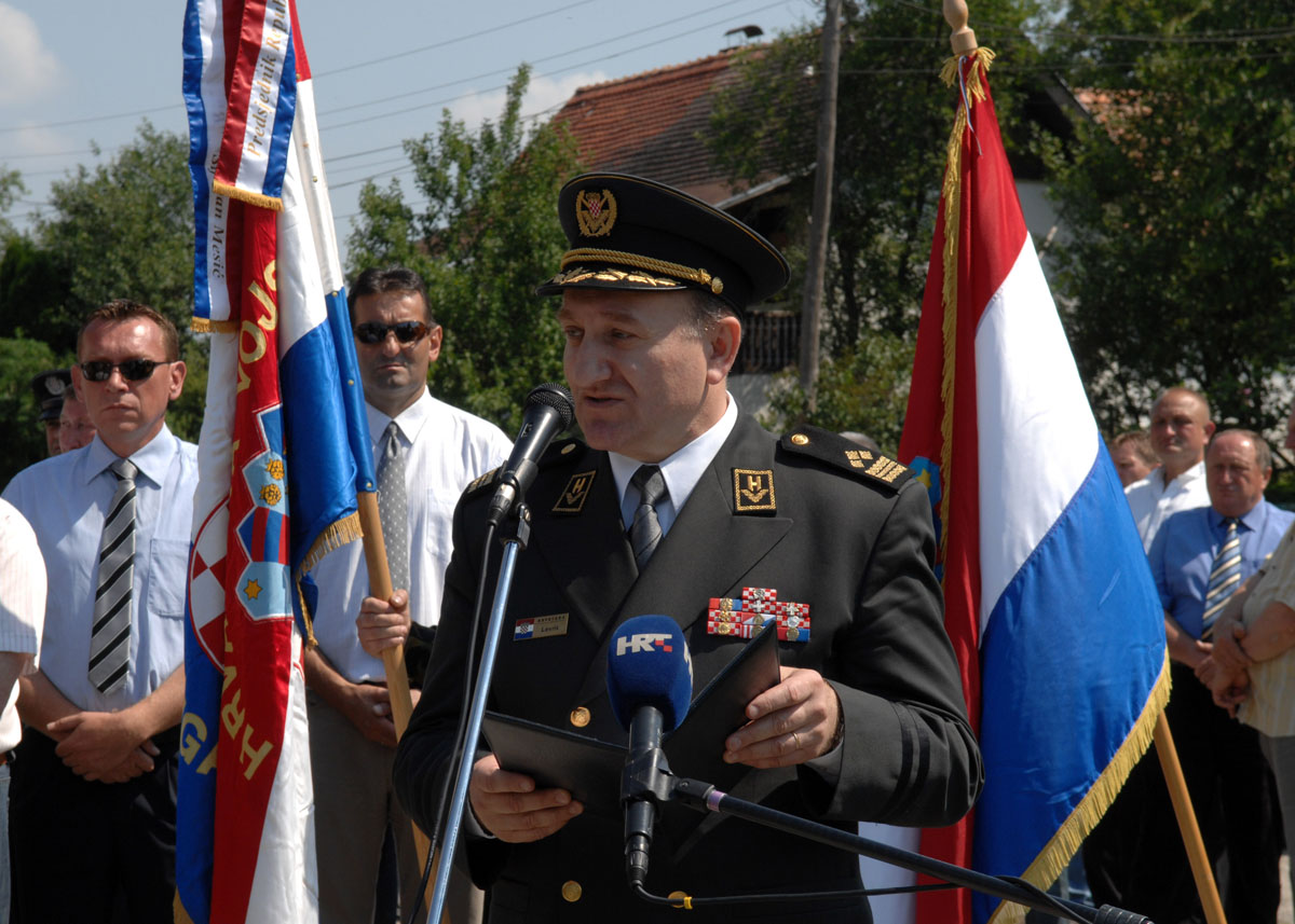 https://www.morh.hr/wp-content/gallery/general-lovri-na-20-obljetnici-formiranja-102-brigade-hv-a/obljetnica_102_13062011_01.jpg
