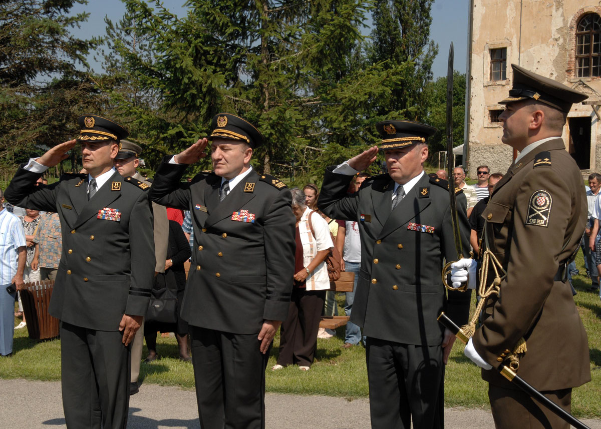 https://www.morh.hr/wp-content/gallery/general-lovri-na-20-obljetnici-formiranja-102-brigade-hv-a/obljetnica_102_13062011_04.jpg