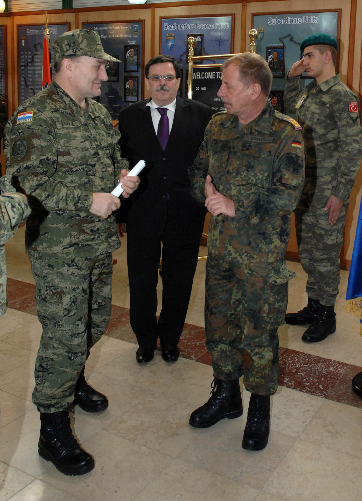 https://www.morh.hr/wp-content/gallery/general-lovri-sa-kosovskom-predsjednicom-i-zapovjednikom-kfor-a/lovric_kosovo_17042012_02.jpg