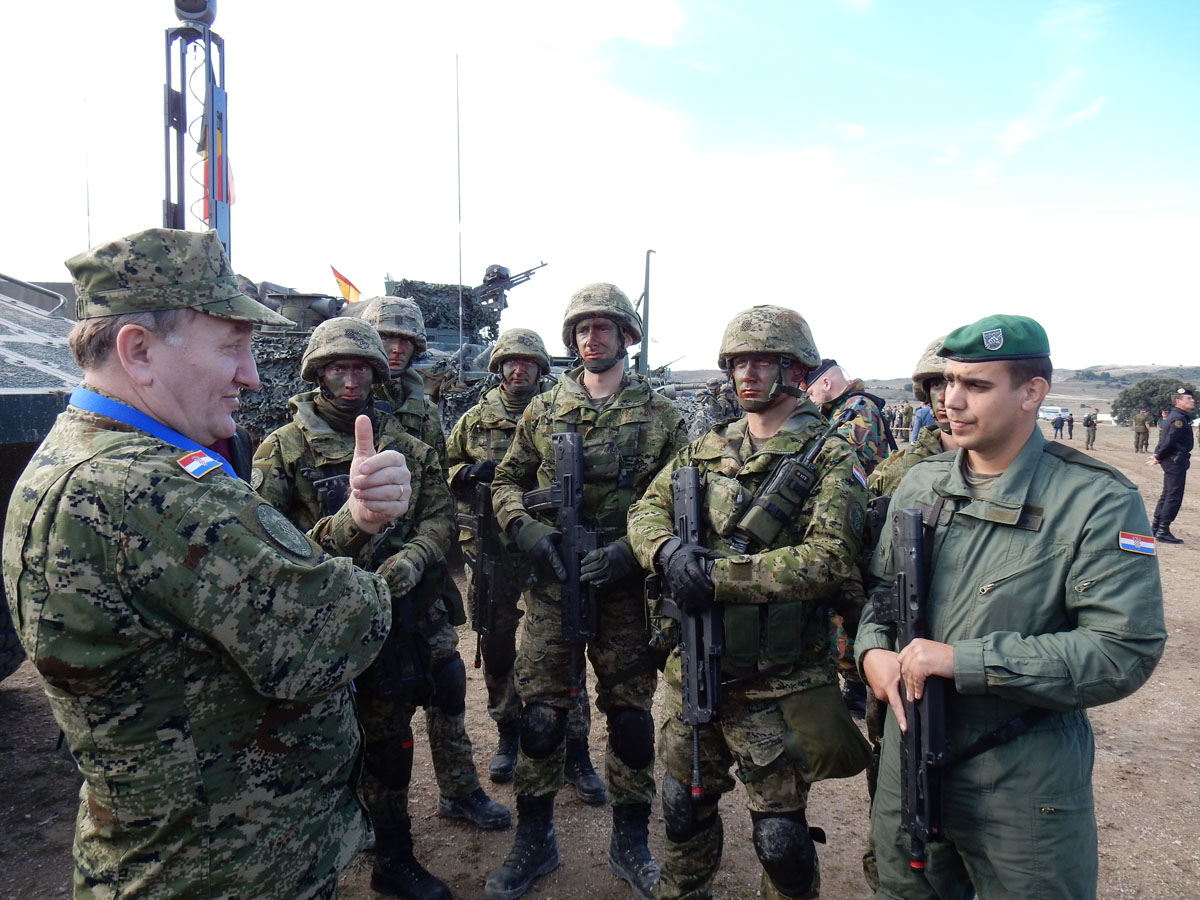 https://www.morh.hr/wp-content/gallery/general-lovric-na-vjezbi-trident-juncture-15-u-spanjolskoj/trident_06112015_08.jpg