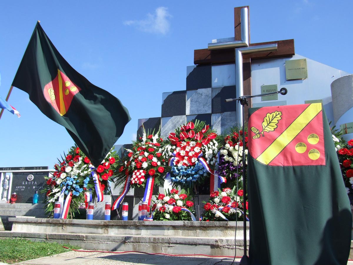 https://www.morh.hr/wp-content/gallery/general-ostovic-na-komemoraciji-u-cetekovcu/komemoracija_05092013_09.jpg