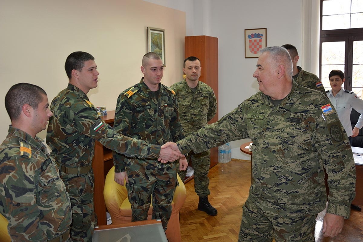 https://www.morh.hr/wp-content/gallery/general-paden-primio-bugarske-kadete/bugarski_kadeti_hvu_27032019_1.jpg
