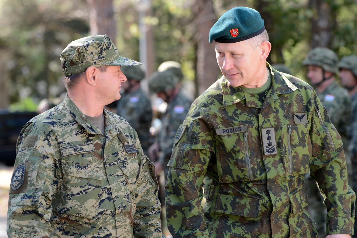 https://www.morh.hr/wp-content/gallery/general-pukovnik-pocius-posjetio-93-zb-zemunik/js12_litvanski_gen_20092012_01.JPG