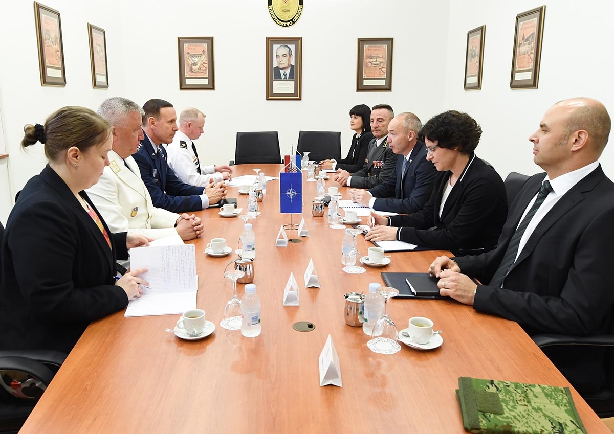 https://www.morh.hr/wp-content/gallery/general-shepro-iz-vojnog-odbora-nato-a-na-proslavi-dana-hv-a/shepro_morh_27052019_04.jpg