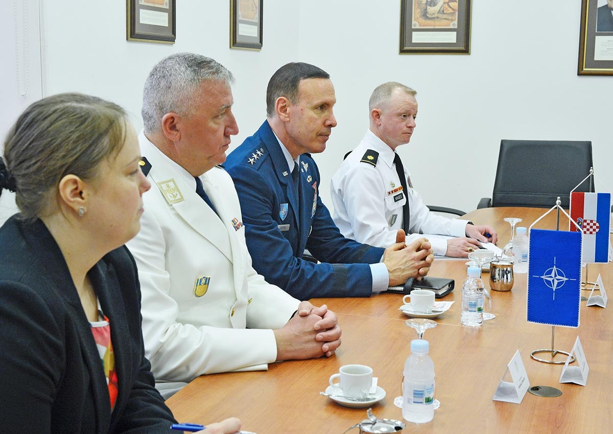 https://www.morh.hr/wp-content/gallery/general-shepro-iz-vojnog-odbora-nato-a-na-proslavi-dana-hv-a/shepro_morh_27052019_06.jpg