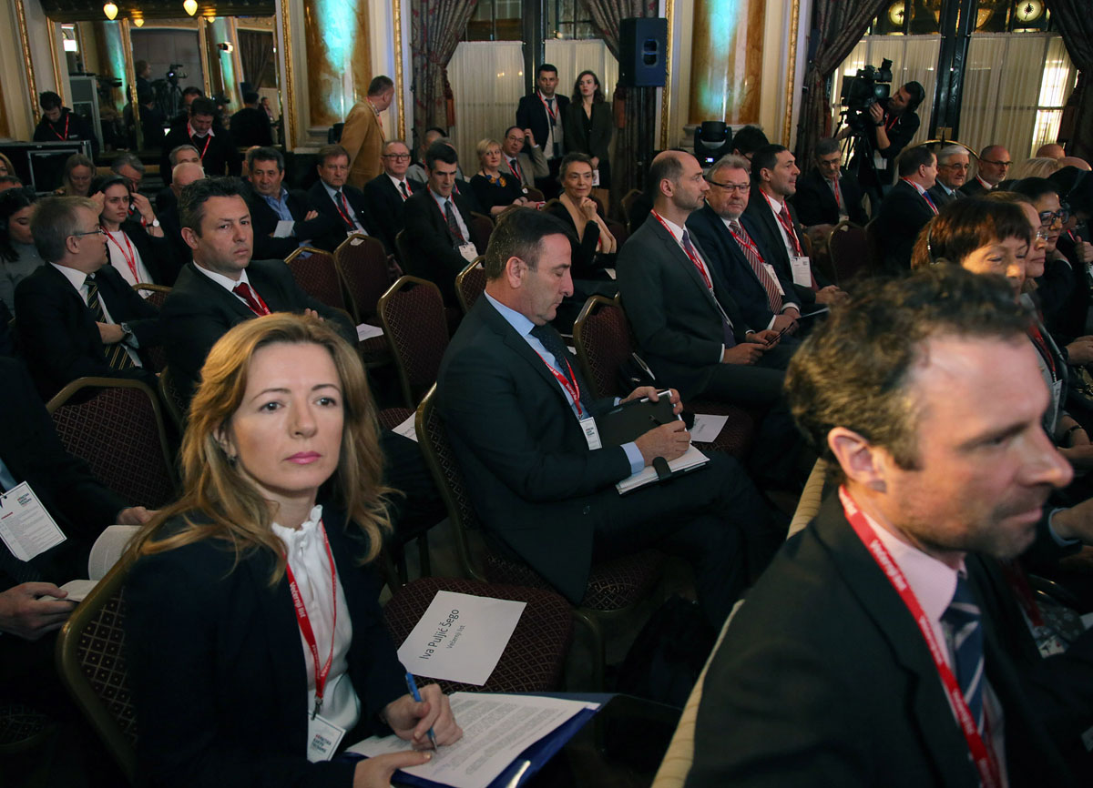 https://www.morh.hr/wp-content/gallery/general-sundov-na-konferenciji-hrvatska-kakvu-trebamo/sundov_21032017_6.jpg