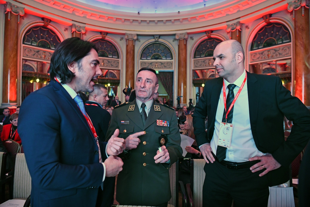 https://www.morh.hr/wp-content/gallery/general-sundov-na-konferenciji-vecernjeg-lista/hrvatska_kakvu_trebamo_040319_01.jpg