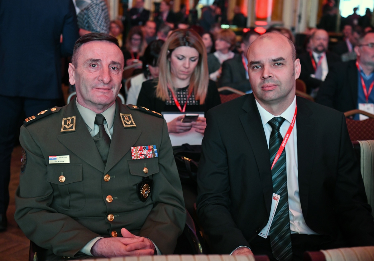 https://www.morh.hr/wp-content/gallery/general-sundov-na-konferenciji-vecernjeg-lista/hrvatska_kakvu_trebamo_040319_02.jpg