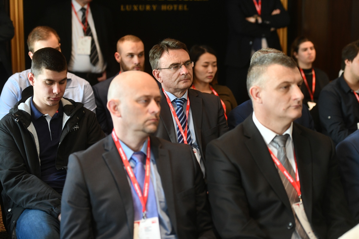 https://www.morh.hr/wp-content/gallery/general-sundov-na-konferenciji-vecernjeg-lista/hrvatska_kakvu_trebamo_040319_18.jpg